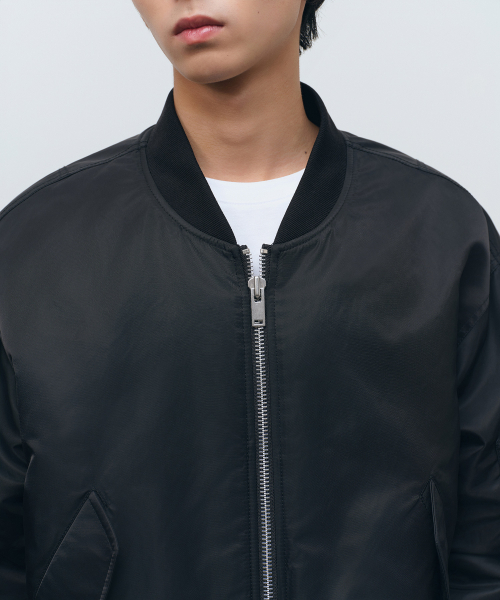 MUSINSA STANDARD（ムシンサスタンダード）の「ショートMA-1ボマージャケット[ブラック]（ブルゾン・メンズ・その他・MEDIUM/LARGE/X-LARGE/XX-LARGE）」の6枚目の写真