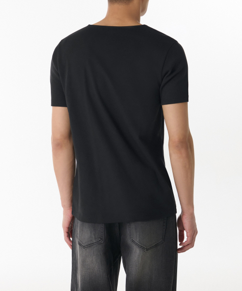 MUSINSA STANDARD（ムシンサスタンダード）の「マッスルフィットスクープネックモーダルTシャツ[ブラック]（Tシャツ/カットソー・メンズ・その他・SMALL/MEDIUM/LARGE/X-LARGE/XX-LARGE/XXX-LARGE）」の2枚目の写真