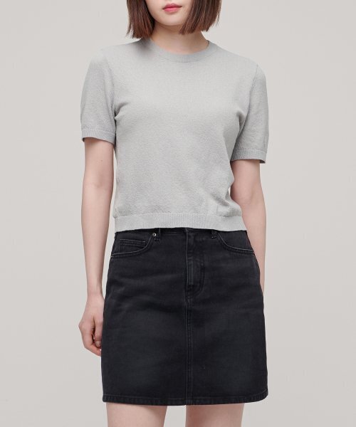 MUSINSA STANDARD WOMAN（ムシンサスタンダードウーマン）の「レディースクレープクルーネック半袖ニット[ライトグレー]（ニット/セーター・レディース・その他・X-SMALL/LARGE/MEDIUM）」の2枚目の写真