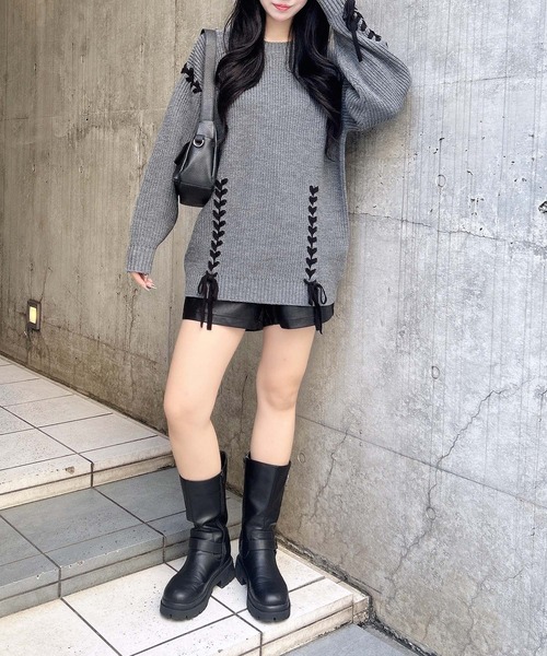 INGNI(イング)の「レースアップチュニックニット(ニット/セーター・レディース・ベージュ系6/ホワイト×ブラック/チャコールグレー×ブラック・M)」の6枚目の写真