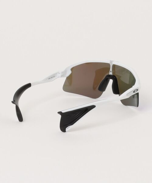 OAKLEY（オークリー）の「OAKLEY/オークリー サングラス STUNT DEVIL 紫外線対策 グリップ フィット 0OO9517 951704（サングラス・メンズ・ホワイト・39cm）」の3枚目の写真