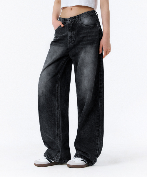 RANDOMOFF（ランダムオフ）の「BTB : BREEZE WASHING JEANS [MUTE BLACK]（デニムパンツ・レディース・ブラック・MEDIUM/LARGE/X-LARGE/X-SMALL/SMALL）」の2枚目の写真