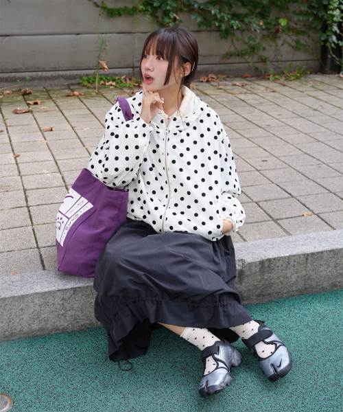 DAMISH(ダミシュ)の「ドットベルベットフードウィンドブレーカージャンパー_アイボリー(ナイロンジャケット・レディース・アイボリー・FREE)」の2枚目の写真