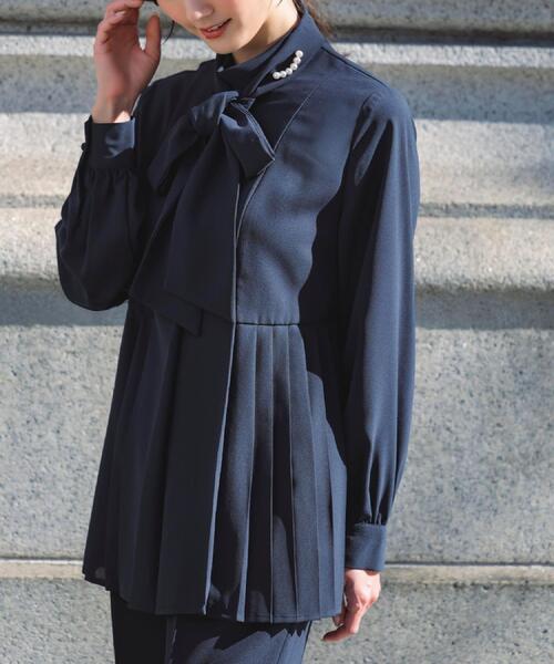 grove（グローブ）の「【マシンウォッシュ/防シワ/UVカット】裾プリーツ取り外しボウタイブラウス（シャツ/ブラウス・レディース・ネイビー/ブラック/オフホワイト・02/03/05/04/01）」の16枚目の写真