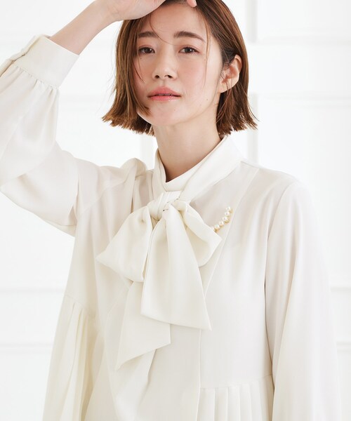 grove（グローブ）の「【マシンウォッシュ/防シワ/UVカット】裾プリーツ取り外しボウタイブラウス（シャツ/ブラウス・レディース・ネイビー/ブラック/オフホワイト・02/03/05/04/01）」の19枚目の写真