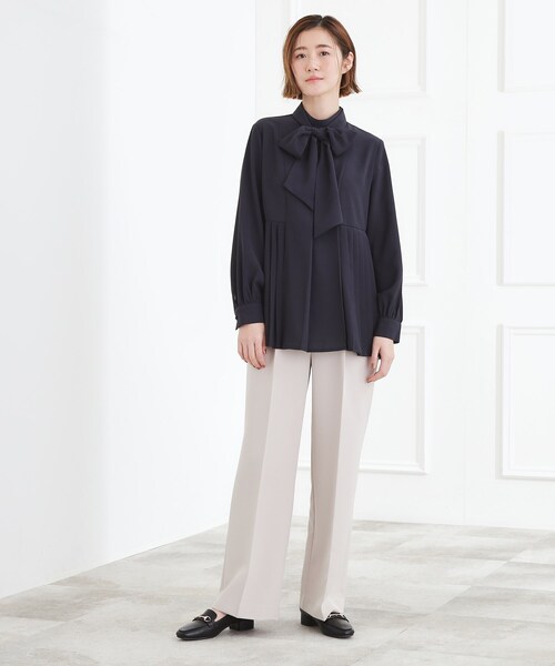 grove（グローブ）の「【マシンウォッシュ/防シワ/UVカット】裾プリーツ取り外しボウタイブラウス（シャツ/ブラウス・レディース・ネイビー/ブラック/オフホワイト・02/03/05/04/01）」の5枚目の写真