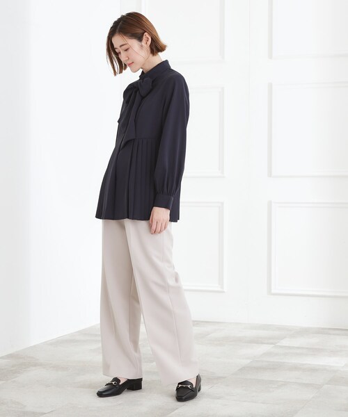grove（グローブ）の「【マシンウォッシュ/防シワ/UVカット】裾プリーツ取り外しボウタイブラウス（シャツ/ブラウス・レディース・ネイビー/ブラック/オフホワイト・02/03/05/04/01）」の6枚目の写真