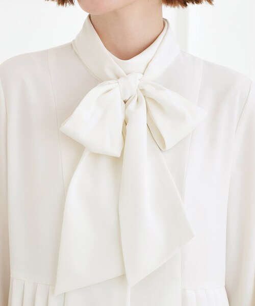 grove（グローブ）の「【マシンウォッシュ/防シワ/UVカット】裾プリーツ取り外しボウタイブラウス（シャツ/ブラウス・レディース・ネイビー/ブラック/オフホワイト・02/03/05/04/01）」の11枚目の写真