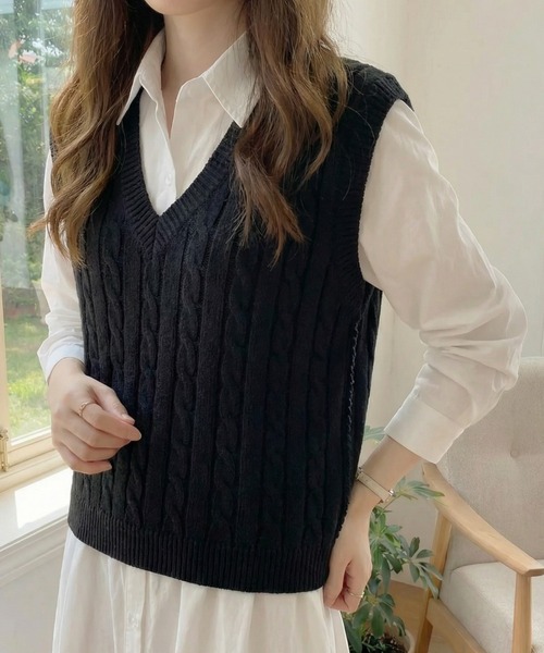 cammie(キャミー)の「ケーブルニットベスト(ベスト・レディース・ホワイト/ブラック/ブルー・F)」の1枚目の写真