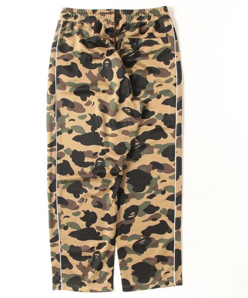 A BATHING APE（アベイシングエイプ）の「1ST CAMO A BATHING APE LOGO RELAXED FIT TRACK SWEATPANTS（その他パンツ・メンズ・イエロー/グリーン・MEDIUM/SMALL/X-LARGE）」の9枚目の写真