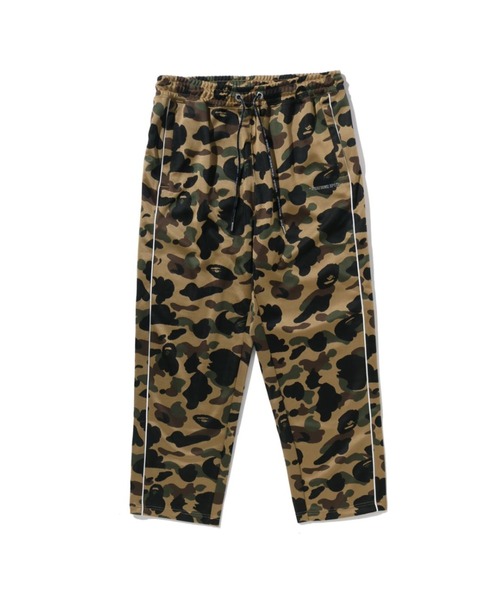 A BATHING APE（アベイシングエイプ）の「1ST CAMO A BATHING APE LOGO RELAXED FIT TRACK SWEATPANTS（その他パンツ・メンズ・イエロー/グリーン・MEDIUM/SMALL/X-LARGE）」の2枚目の写真