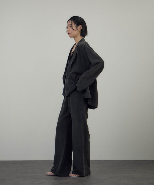 SALON adam et rope'（サロン アダム エ ロペ）の「[26SS]GENTLE SILK ジャケット / セットアップ対応・洗える（テーラードジャケット・レディース・ブラック/ベージュ系その他・FREE）」の7枚目の写真