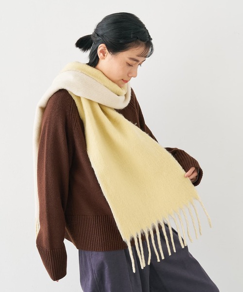 collex（コレックス）の「ソフトブークレーリバーシブルマフラー（マフラー・レディース・レモンイエロー/ネイビー・フリー）」の4枚目の写真