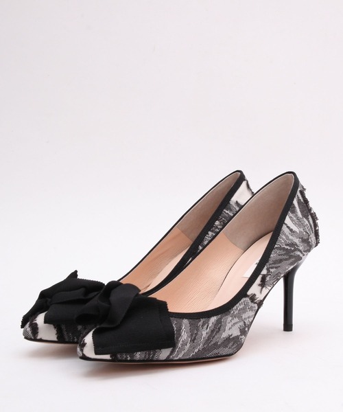 SEVEN TWELVE THIRTY(セヴントゥエルヴサーティー)の「LovelyWalkプラス ポインテッドリボンパンプス(パンプス・レディース・ブラック×ホワイト/ベージュ系その他/ブラック・22cm/22.5cm/23cm/23.5cm/24cm/24.5cm)」の3枚目の写真