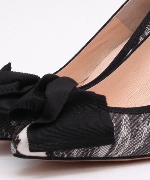 SEVEN TWELVE THIRTY(セヴントゥエルヴサーティー)の「LovelyWalkプラス ポインテッドリボンパンプス(パンプス・レディース・ブラック×ホワイト/ベージュ系その他/ブラック・22cm/22.5cm/23cm/23.5cm/24cm/24.5cm)」の15枚目の写真