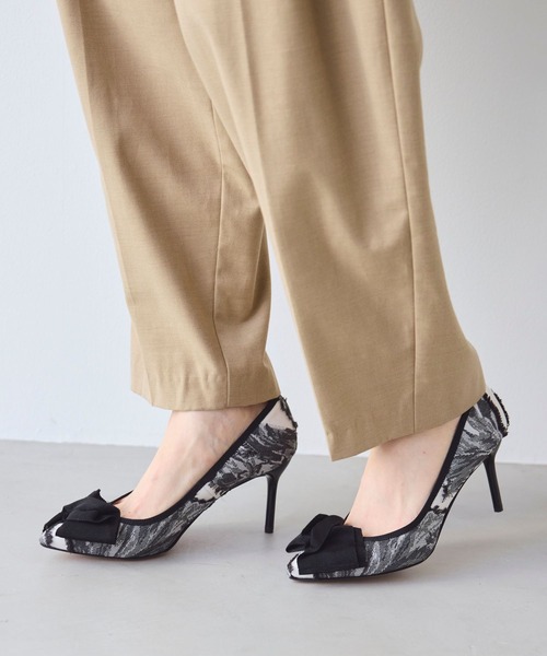 SEVEN TWELVE THIRTY(セヴントゥエルヴサーティー)の「LovelyWalkプラス ポインテッドリボンパンプス(パンプス・レディース・ブラック×ホワイト/ベージュ系その他/ブラック・22cm/22.5cm/23cm/23.5cm/24cm/24.5cm)」の10枚目の写真
