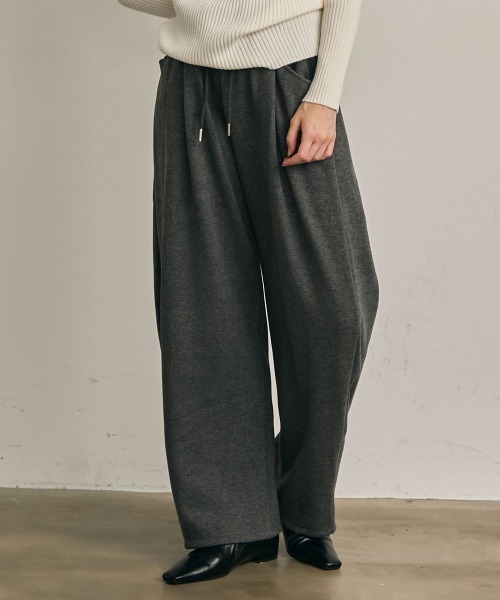 Clum(クルム)の「ストレートフィットスウェットパンツ(スウェットパンツ・レディース・ブラック/チャコールグレー・MEDIUM/SMALL)」の1枚目の写真