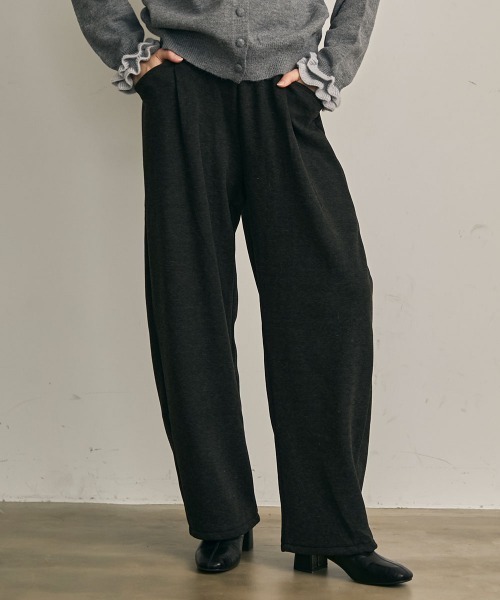 Clum(クルム)の「ストレートフィットスウェットパンツ(スウェットパンツ・レディース・ブラック/チャコールグレー・MEDIUM/SMALL)」の2枚目の写真