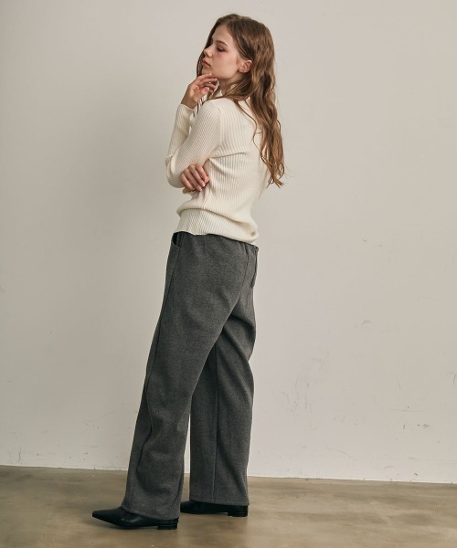 Clum(クルム)の「ストレートフィットスウェットパンツ(スウェットパンツ・レディース・ブラック/チャコールグレー・MEDIUM/SMALL)」の4枚目の写真