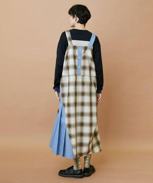 FRAPBOIS（フラボア）の「オンブレー ジャンパースカート（ジャンパースカート・レディース・ベージュ/グリーン・1/0）」の4枚目の写真