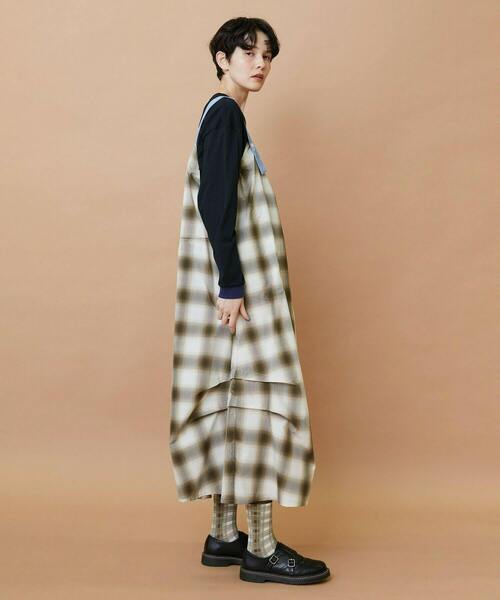 FRAPBOIS（フラボア）の「オンブレー ジャンパースカート（ジャンパースカート・レディース・ベージュ/グリーン・1/0）」の5枚目の写真