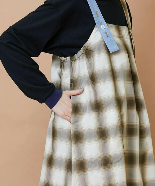 FRAPBOIS（フラボア）の「オンブレー ジャンパースカート（ジャンパースカート・レディース・ベージュ/グリーン・1/0）」の6枚目の写真