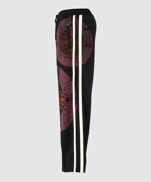 KHOKI（コッキ）の「Tie-Dye Track Pants（その他パンツ・メンズ・ネイビー/ブラック・2）」の3枚目の写真