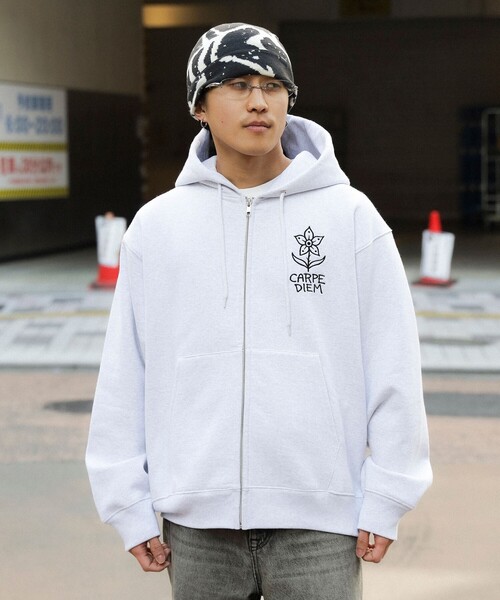 TOKYO CULTUART by BEAMS(トウキョウカルチャートバイビームス)の「GxBxT / ILLSYNAPSE Sweat Parka(パーカー・メンズ・ライトグレー/ネイビー・SMALL/X-LARGE/LARGE/MEDIUM)」の4枚目の写真