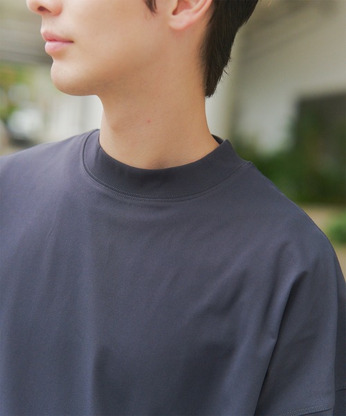 MAISON CLUB(メゾンクラブ)の「【MAISON CLUB】TACTICAL MOCK NECK TEE / タクティカルモックネックTシャツ 水陸両用/ストレッチ素材/速乾/UVカット/水着(Tシャツ/カットソー・メンズ・グレー/ブラック・L/M)」の6枚目の写真