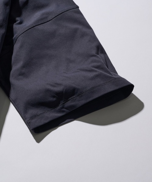 MAISON CLUB(メゾンクラブ)の「【MAISON CLUB】TACTICAL MOCK NECK TEE / タクティカルモックネックTシャツ 水陸両用/ストレッチ素材/速乾/UVカット/水着(Tシャツ/カットソー・メンズ・グレー/ブラック・L/M)」の11枚目の写真