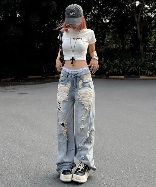 NANEA（ナネア）の「メタリックロゴ クロップドTシャツ（Tシャツ/カットソー・レディース・ホワイト/ブラック・SMALL）」の8枚目の写真
