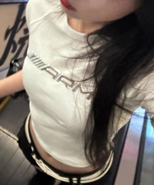 NANEA（ナネア）の「メタリックロゴ クロップドTシャツ（Tシャツ/カットソー・レディース・ホワイト/ブラック・SMALL）」の17枚目の写真