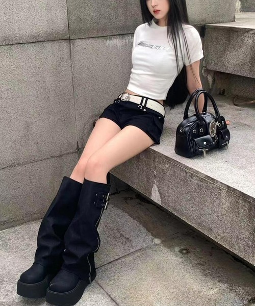 NANEA（ナネア）の「メタリックロゴ クロップドTシャツ（Tシャツ/カットソー・レディース・ホワイト/ブラック・SMALL）」の21枚目の写真