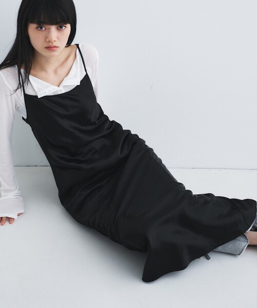 CODE A（コードエー）の「satin cami dress（ワンピース・レディース・ブラック/ライトグレー/ホワイト・00）」の2枚目の写真