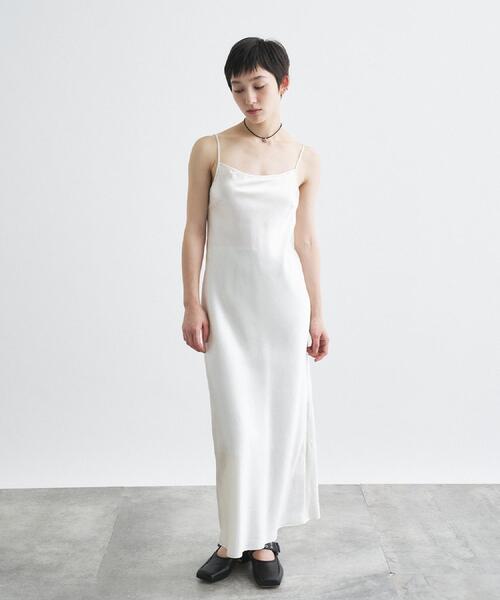CODE A（コードエー）の「satin cami dress（ワンピース・レディース・ブラック/ライトグレー/ホワイト・00）」の6枚目の写真