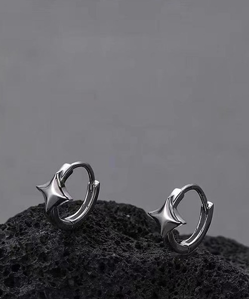 ARCHIVER(アーカイバ)の「【Bz】Y2K スターモチーフ フープピアス シルバー 両耳用 ユニセックス(DAY)(ピアス(両耳用)・レディース・シルバー・FREE)」の2枚目の写真