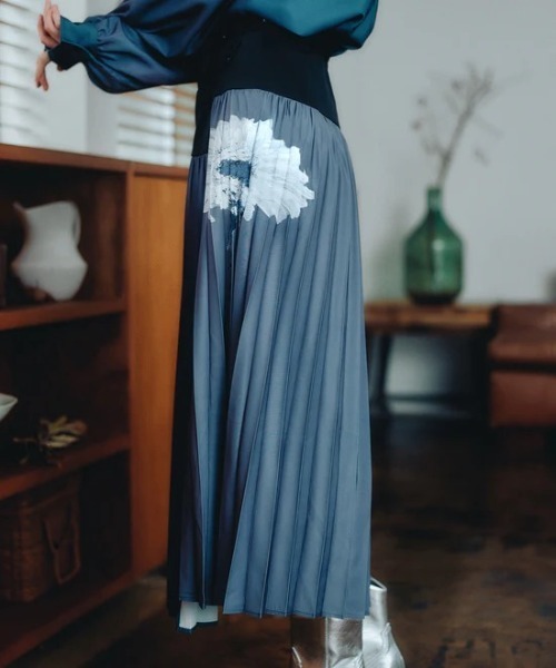 Etrarium(エトラリウム)の「Hana Pleats Skirt(スカート・レディース・ダークグリーン系/ピンク系その他・FREE)」の1枚目の写真