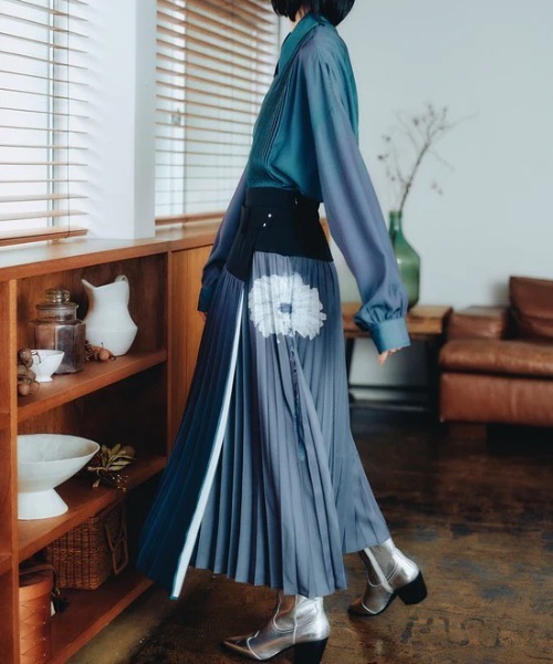 Etrarium(エトラリウム)の「Hana Pleats Skirt(スカート・レディース・ダークグリーン系/ピンク系その他・FREE)」の3枚目の写真