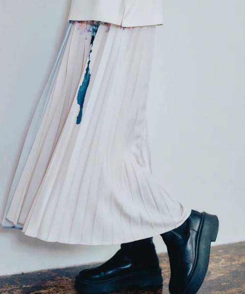 Etrarium(エトラリウム)の「Hana Pleats Skirt(スカート・レディース・ダークグリーン系/ピンク系その他・FREE)」の5枚目の写真