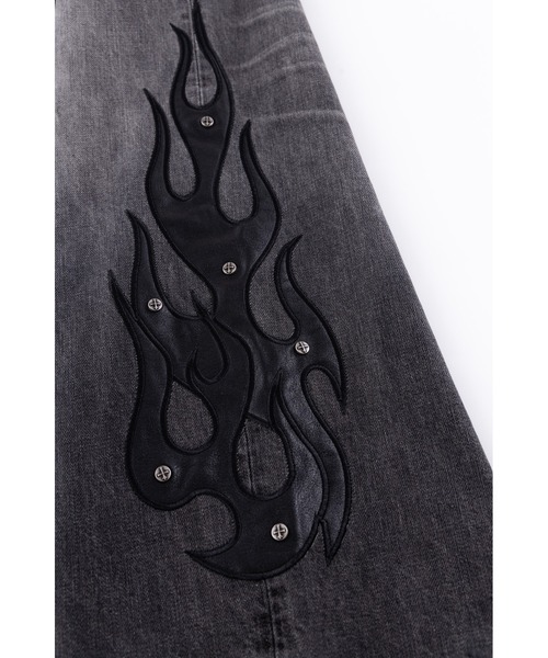 SUPPLIER（サプライヤー）の「デニムパンツ｜Fire Tribal Leather Patch Baggy Denim｜SUPPLIER（デニムパンツ・メンズ・ブラック/ブルー・X-LARGE/LARGE/MEDIUM/SMALL）」の3枚目の写真