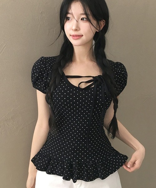 Ritzy(リッツィー)の「ドット柄 リボンフリル トップス(Tシャツ/カットソー・レディース・ブラック/ベージュ・M)」の1枚目の写真