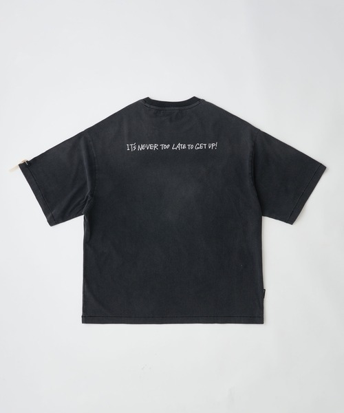 ADAM PATEK(アダムパテック)の「ADAMPATEK / gallagher agingT/プリント、刺繍入りエイジング加工Tシャツ(Tシャツ/カットソー・メンズ・ブラック/ピンク/グリーン/ホワイト・1/2)」の5枚目の写真