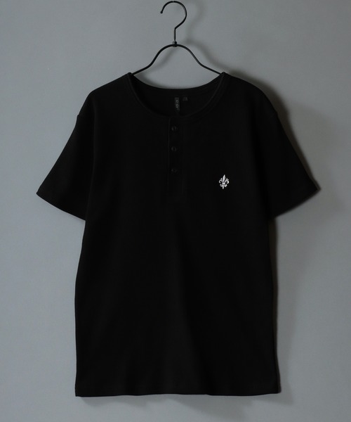 SITRY（シトリー）の「Embroidery Henly Neck T-Shirt/ワンポイント刺繍 サーマル ワッフル ヘンリーネック 半袖Tシャツ レディース メンズ（Tシャツ/カットソー・メンズ・ブラック/ホワイト・M/L/S）」の4枚目の写真