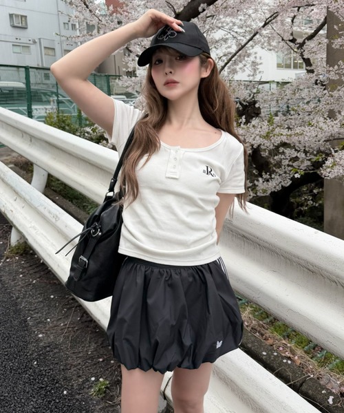 RAY CASSIN（レイカズン）の「【無地 / ボーダー】胸刺繍Uネックヘンリー半袖Tシャツ（Tシャツ/カットソー・レディース・ブラック/グレー系その他2/ホワイト/ホワイト系その他・FREE）」の9枚目の写真