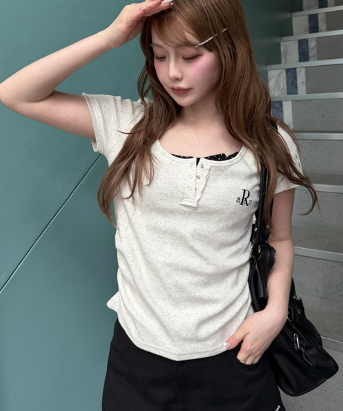 RAY CASSIN（レイカズン）の「【無地 / ボーダー】胸刺繍Uネックヘンリー半袖Tシャツ（Tシャツ/カットソー・レディース・ブラック/グレー系その他2/ホワイト/ホワイト系その他・FREE）」の8枚目の写真