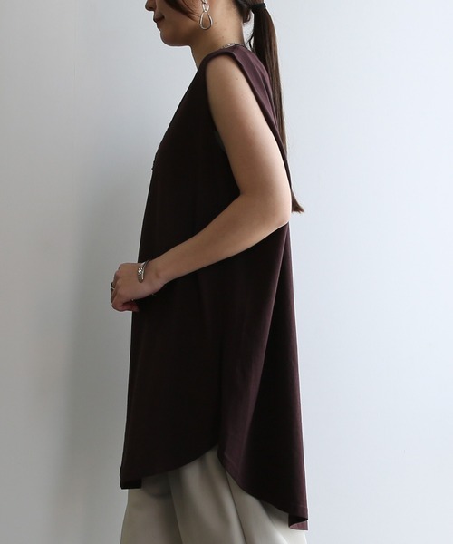 and it_(アンドイット)の「ノースリーブ チュニック(Tシャツ/カットソー・レディース・オフホワイト/ブラック/ブラウン・M)」の4枚目の写真