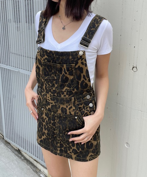 ROGER AND RAW(ロジャーアンドロウ)の「レオパード柄 サロペット ショートパンツ(サロペット/オーバーオール・レディース・レオパード・FREE)」の2枚目の写真