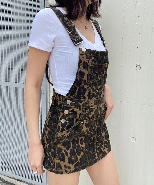 ROGER AND RAW(ロジャーアンドロウ)の「レオパード柄 サロペット ショートパンツ(サロペット/オーバーオール・レディース・レオパード・FREE)」の4枚目の写真