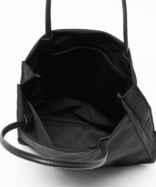 UNITED ARROWS(ユナイテッドアローズ)の「ナイロン ロゴ トートバッグ THIN(トートバッグ・レディース・ブラック・FREE)」の6枚目の写真