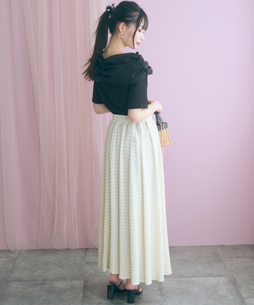 marun（マルン）の「＜大きいサイズ＞デコルテオーガンジー使いオフショル風カットソー marun（Tシャツ/カットソー・レディース・サックスブルー/ブラック・4L/3L/LL/L/5L）」の10枚目の写真